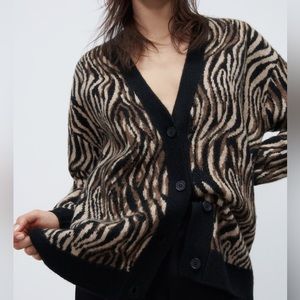 ZARA ANIMAL PRINT CARDIGAN‼️NWT FIRM PRICE. SIZE S‼️